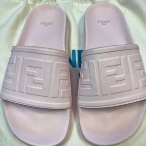 Fendi slides size 38 (US 7.5), run small